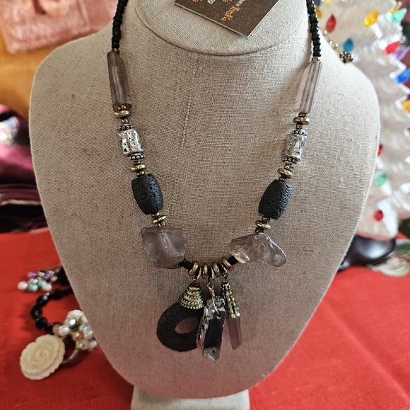 Treska Fashion Necklace And Earrings - Picture 3 of 9